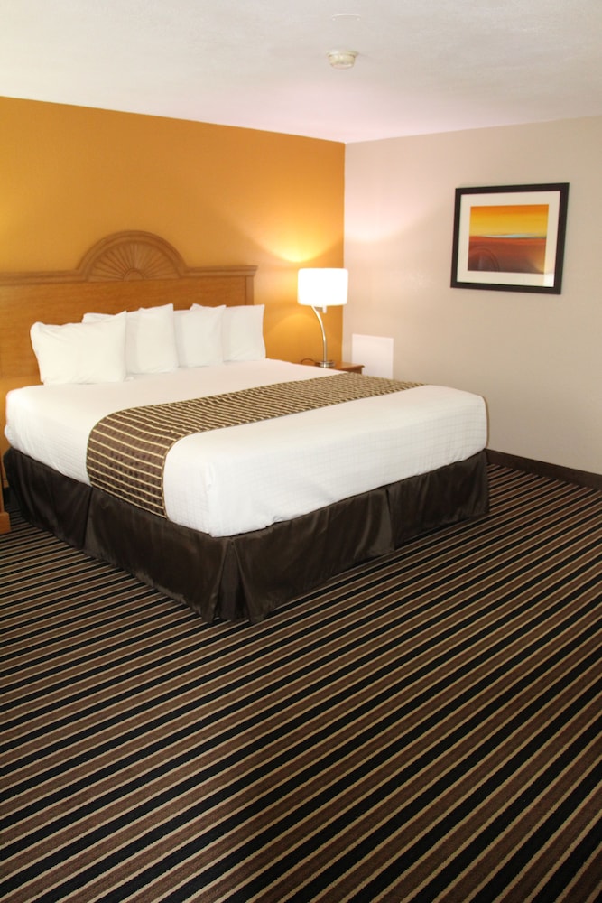 WESTBRIDGE INN AND SUITES 13/39