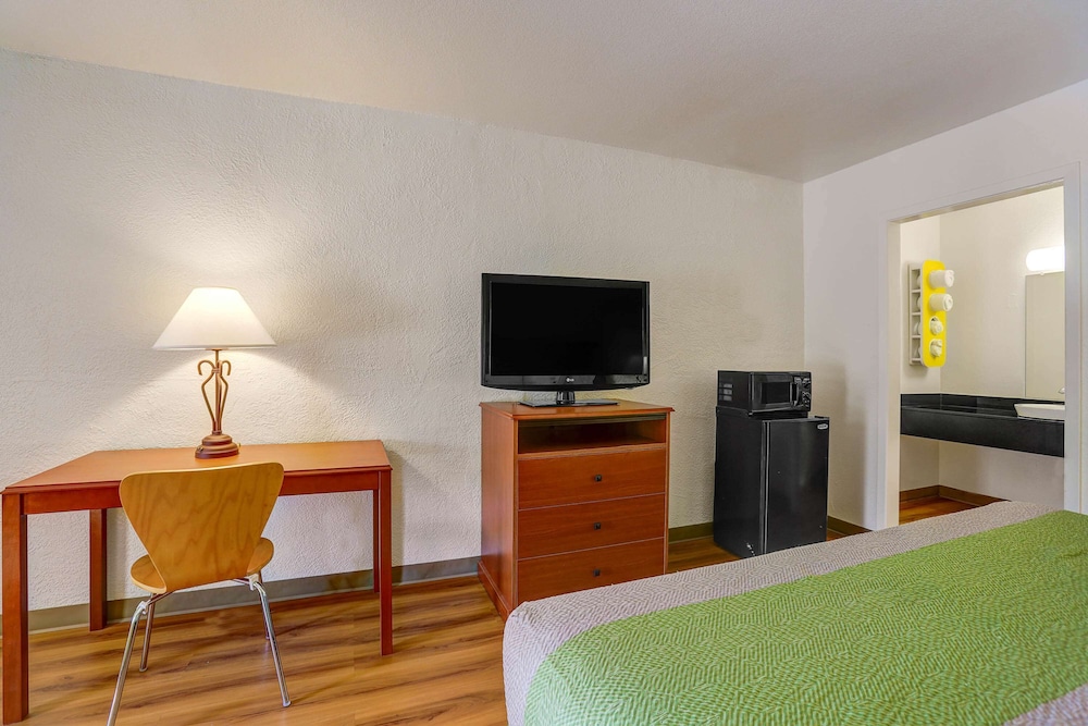 Econo Lodge Sonora, TX 47/60