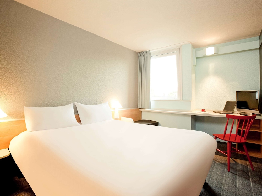 ibis Paris Gennevilliers 6/76