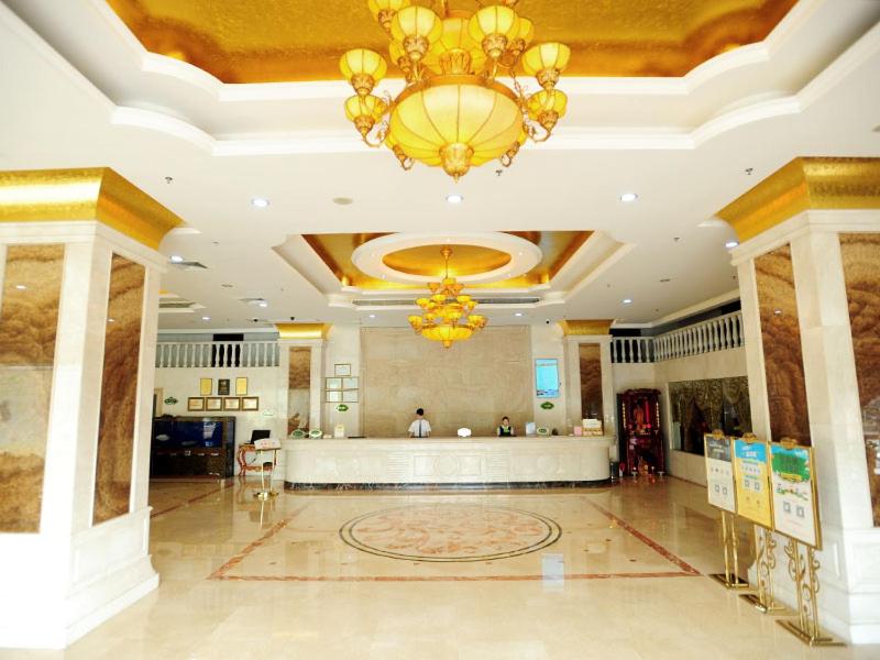 Vienna Hotel (Shenzhen Longhua Qinghu Road Branch 10/33