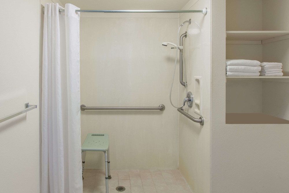 Days Inn By Wyndham Camarillo - Ventura 25/30