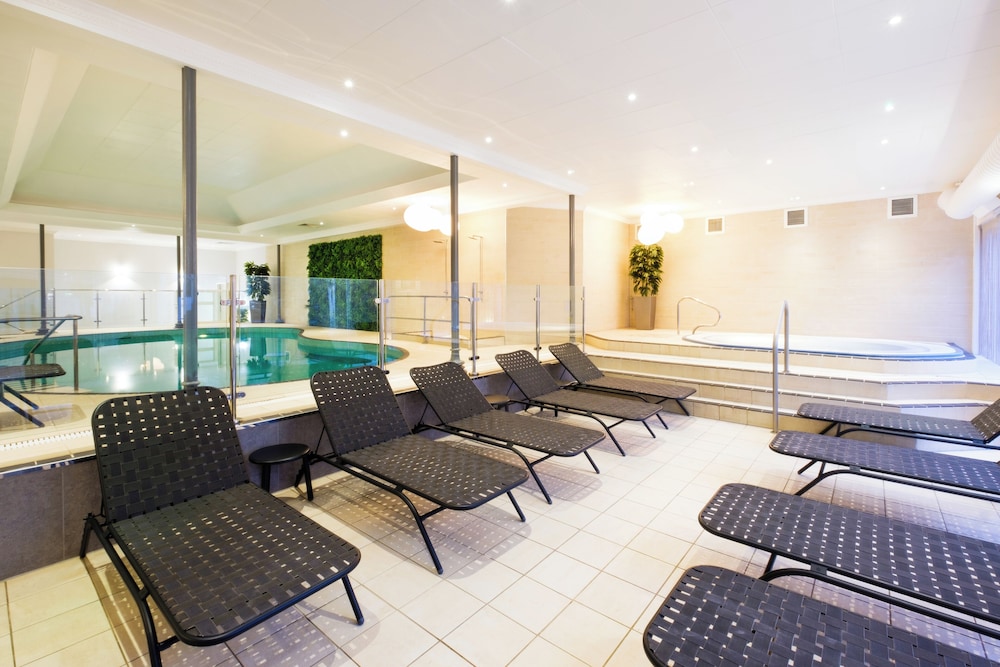 Elite Venue Selection Felbridge - Gatwick 43/75