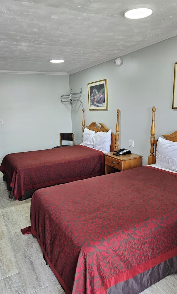 Deluxe Inn Elkton 2/4