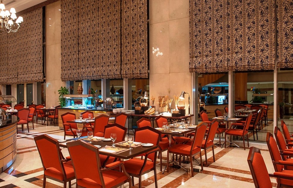 Majestic Premier Hotel Bur Dubai 39/50