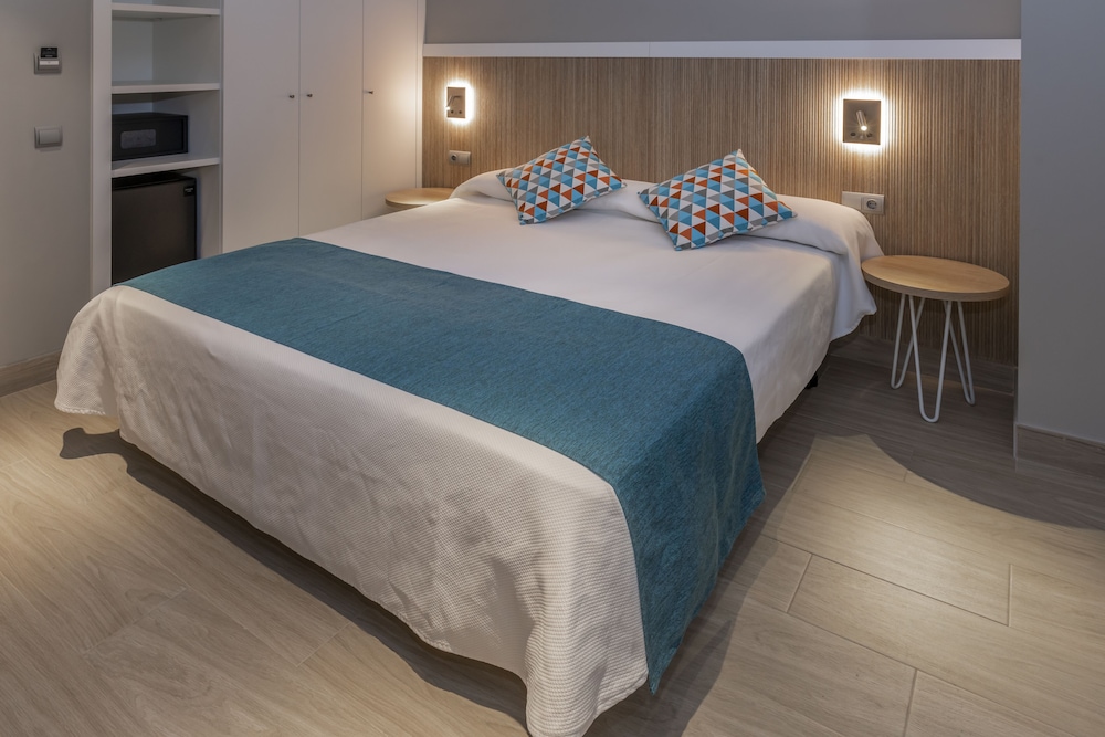 4R Gran Europe Hotel 8/50