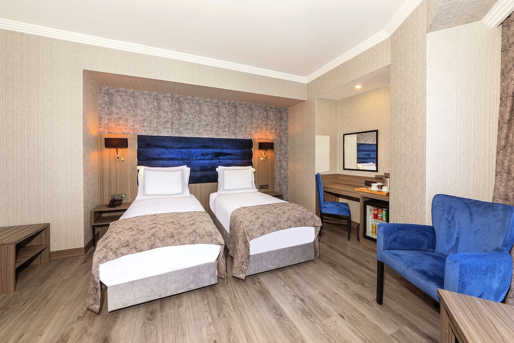 Demiray Hotel 12/50