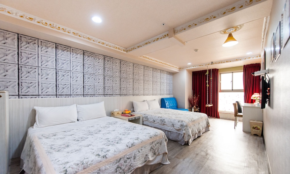 ROOM, DOUBLE BED, CITY VIEW, BATHTUB