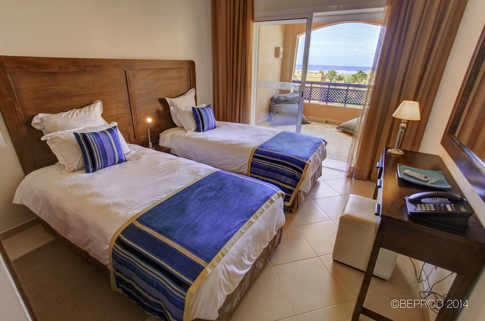 Paradis Plage Surf Yoga Spa Resort 17/83