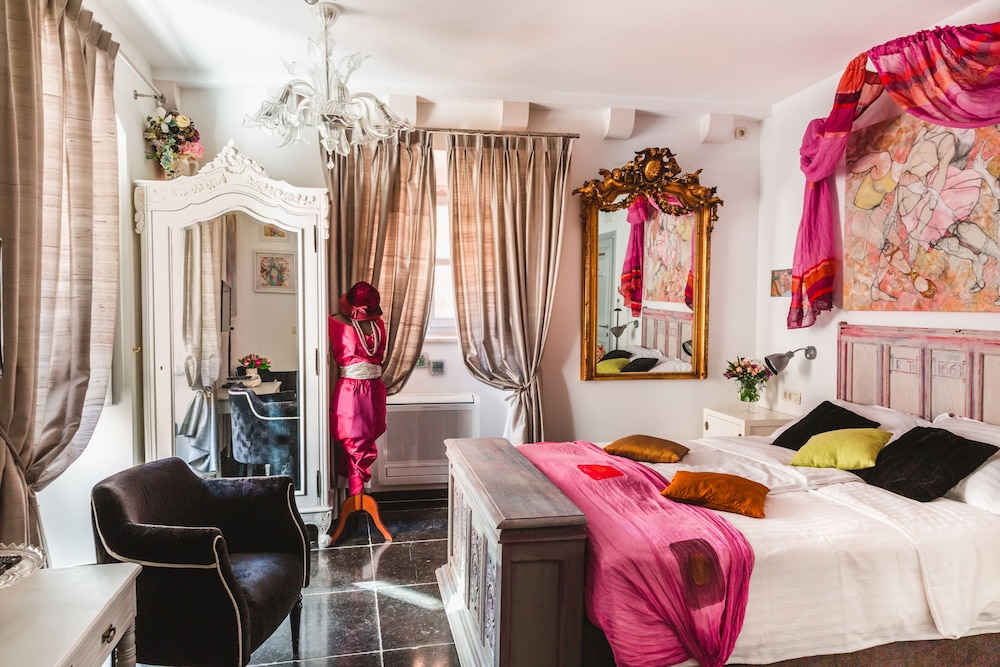 Prijeko Palace 32/50