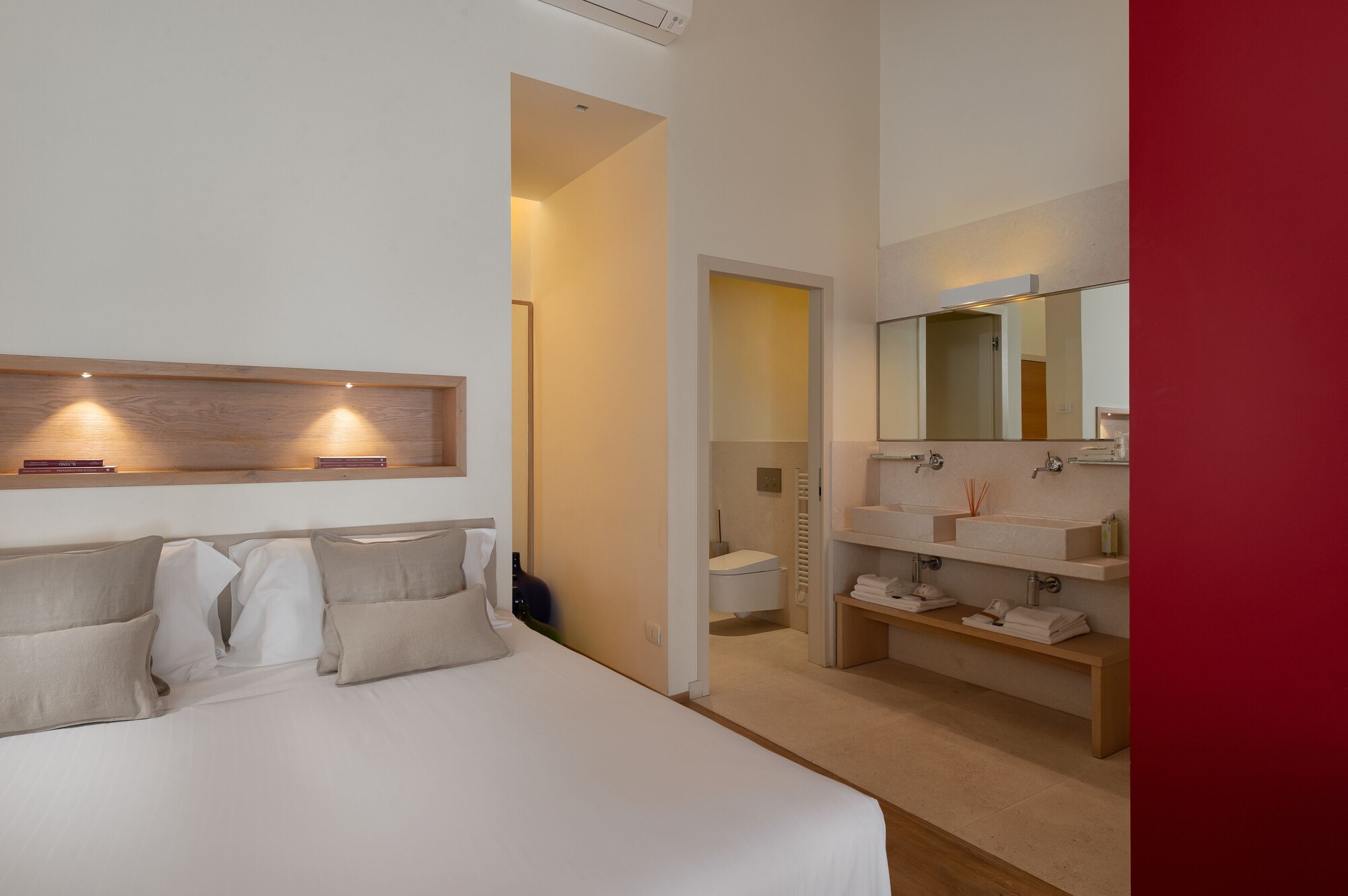 LUXURY, SUITE
