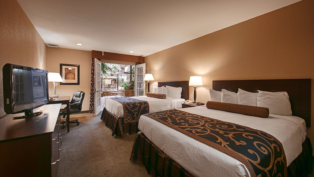 Standard, 2 Queen Beds, Courtyard Area