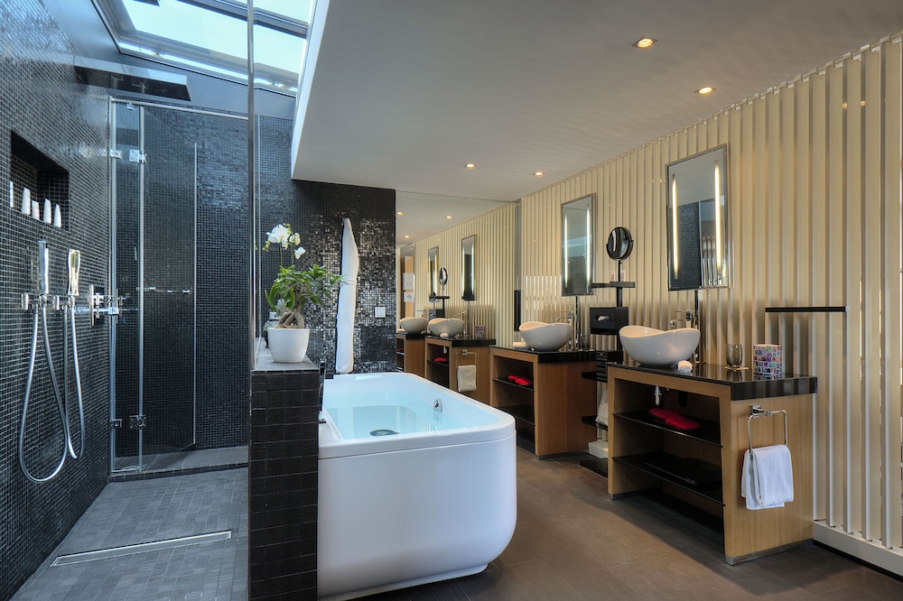 Five Seas by Inwood Hotels 26/60