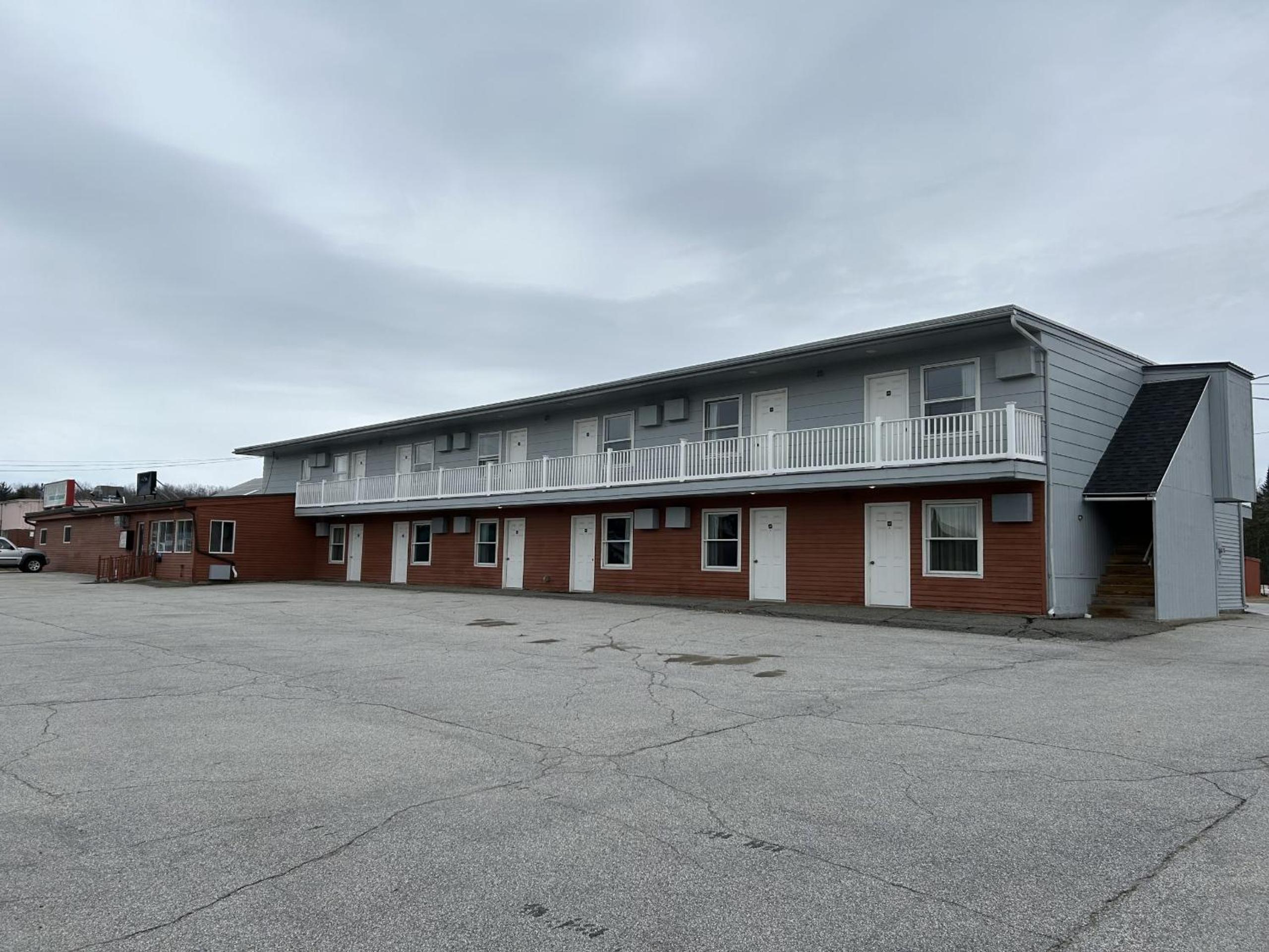 Pamola Motor Lodge 4/27