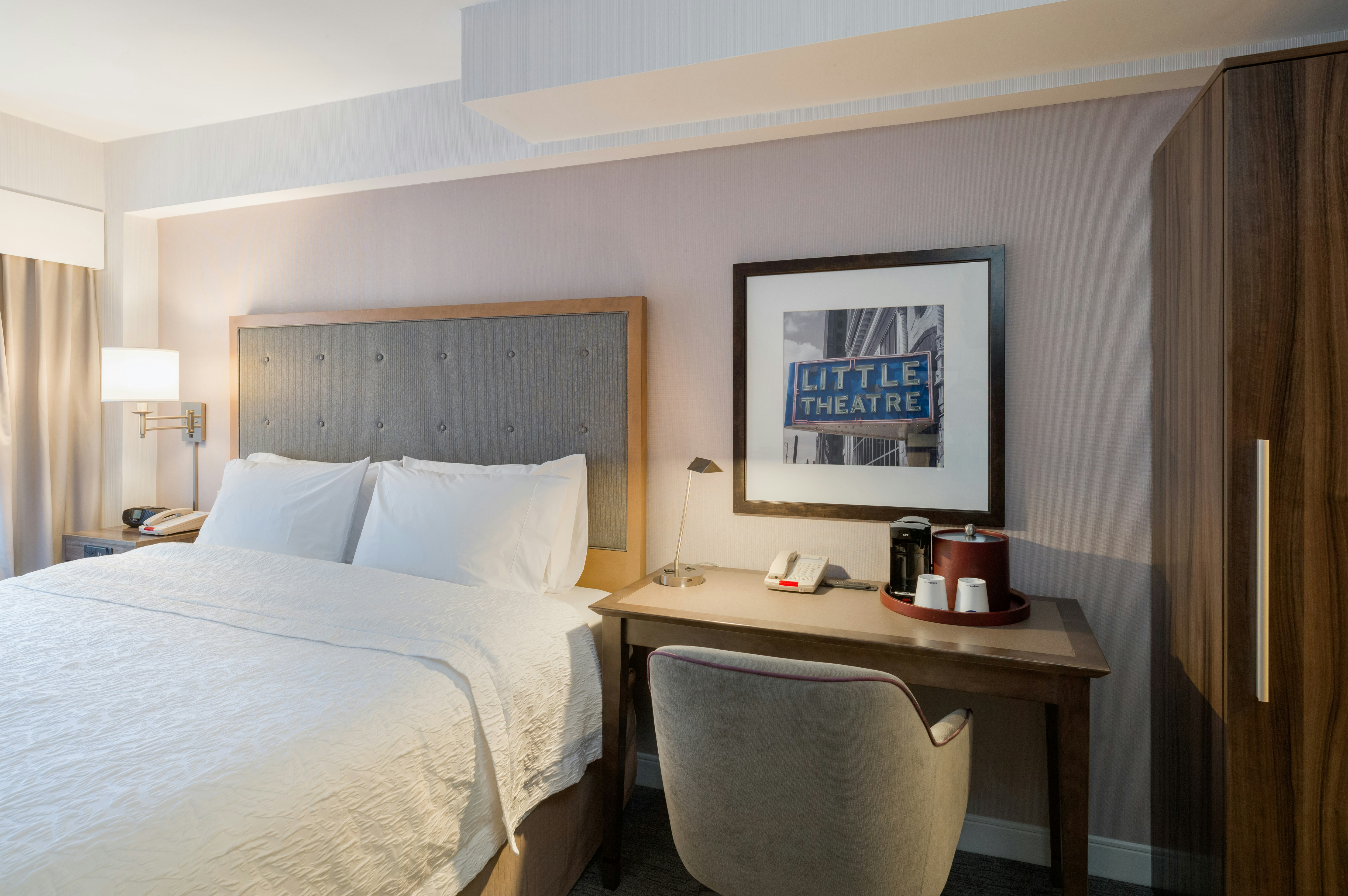ROOM, KING BED