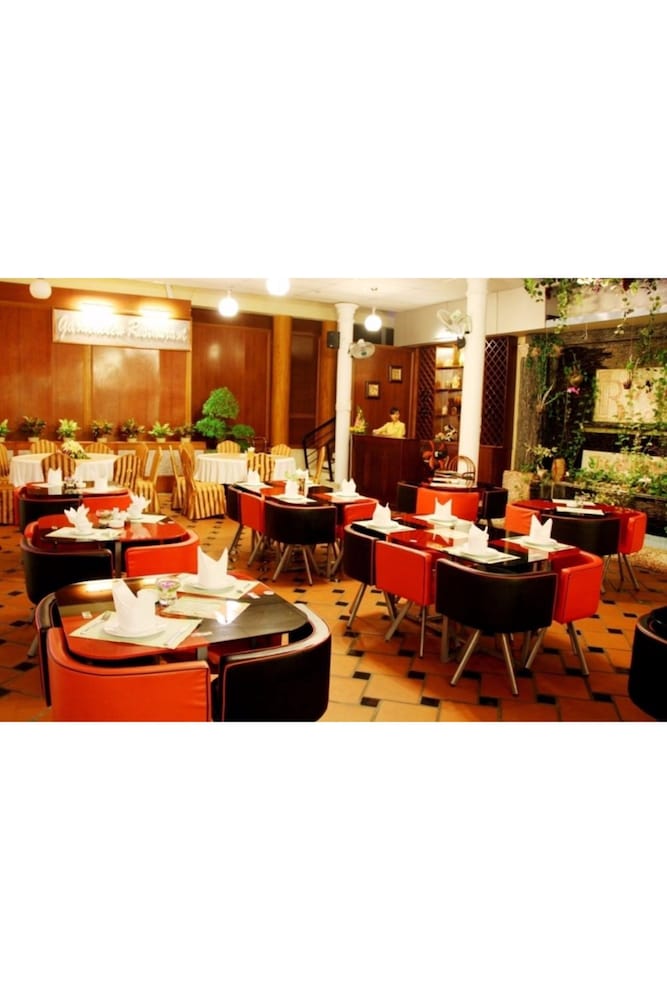 Royal Hotel 28/30