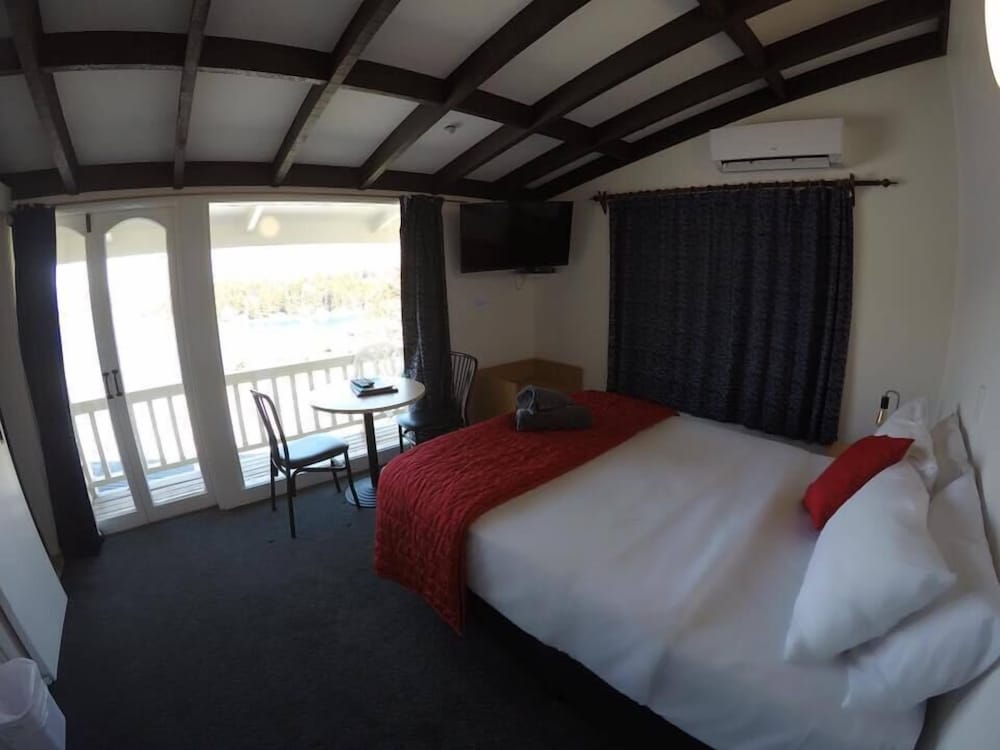 Colonial Village Motel 31/62