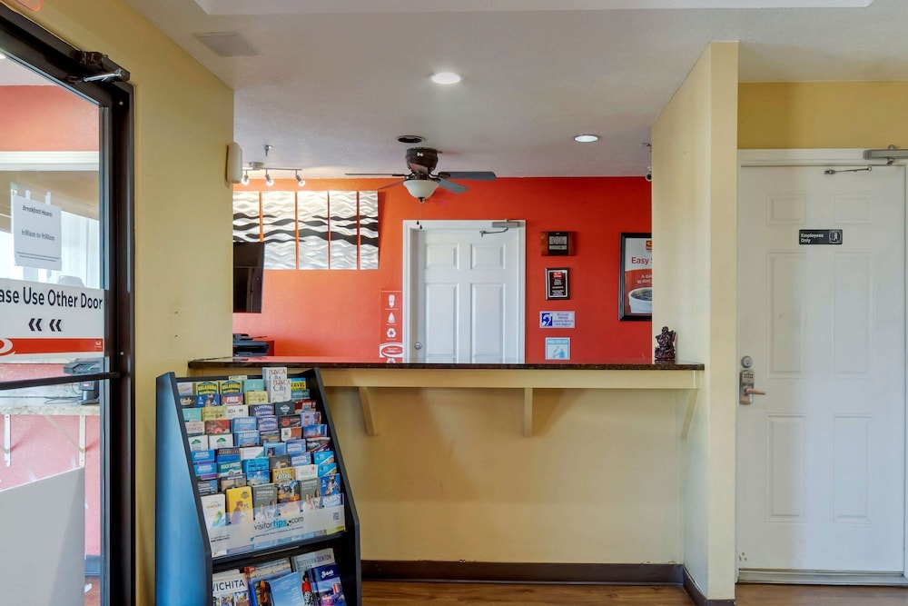Econo Lodge Pryor 10/58
