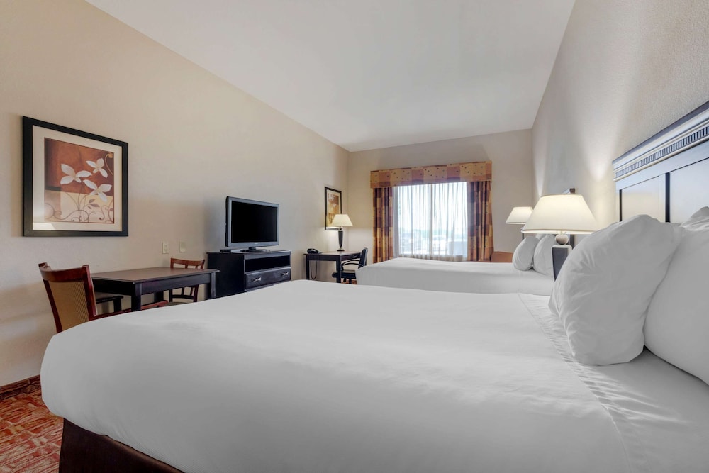 Comfort Inn Suites Denison North Lake Texoma 12/38