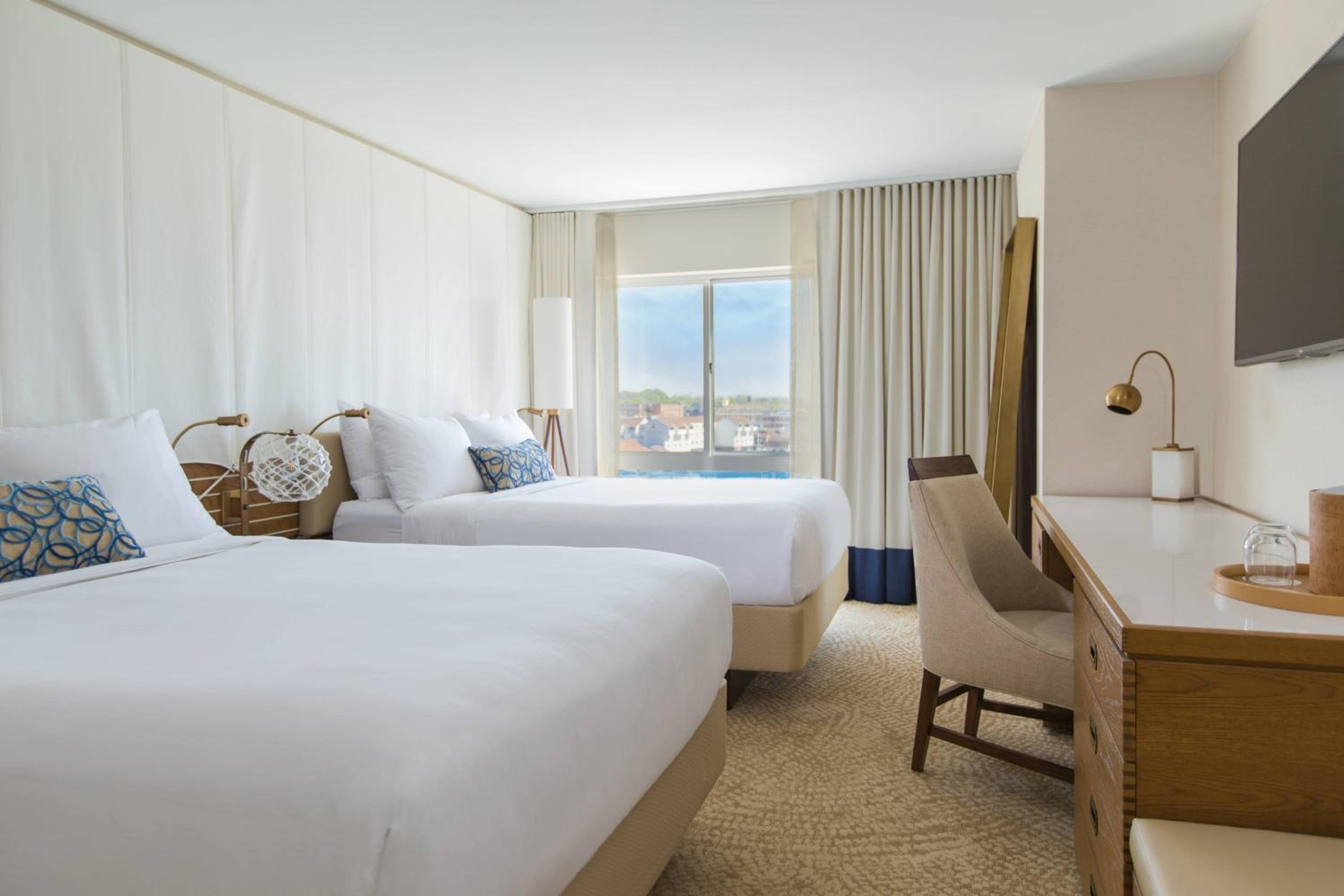 Room, Queen Bed, Water View