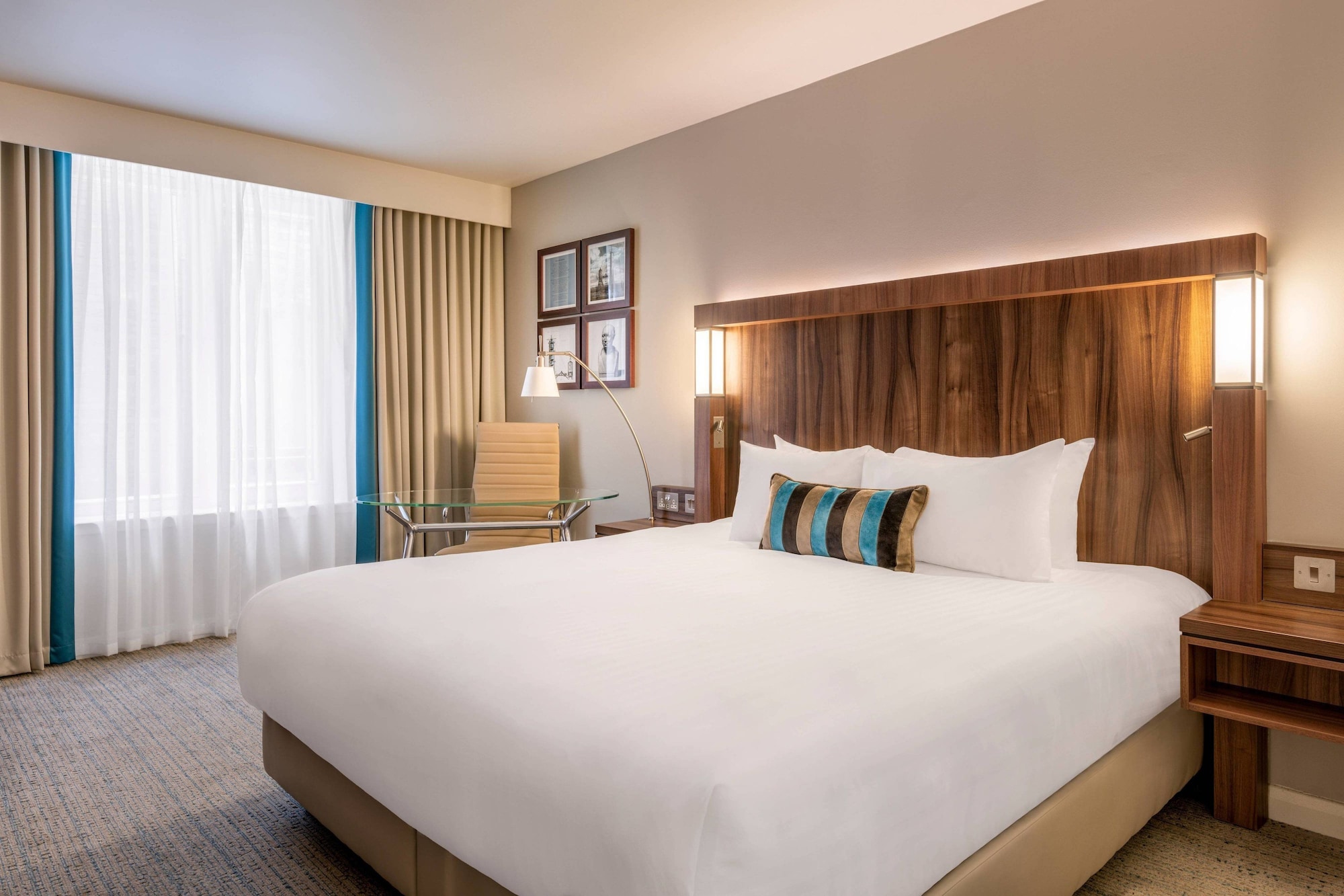 ROOM, KING BED