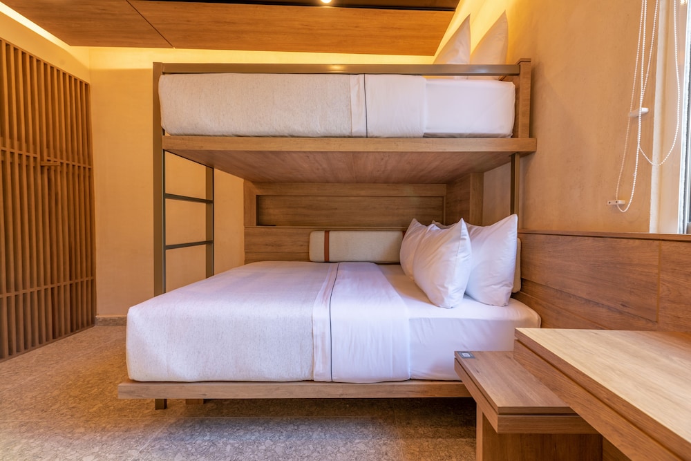 ROOM, BUNK BEDS, SINGLE BED, QUEEN BED