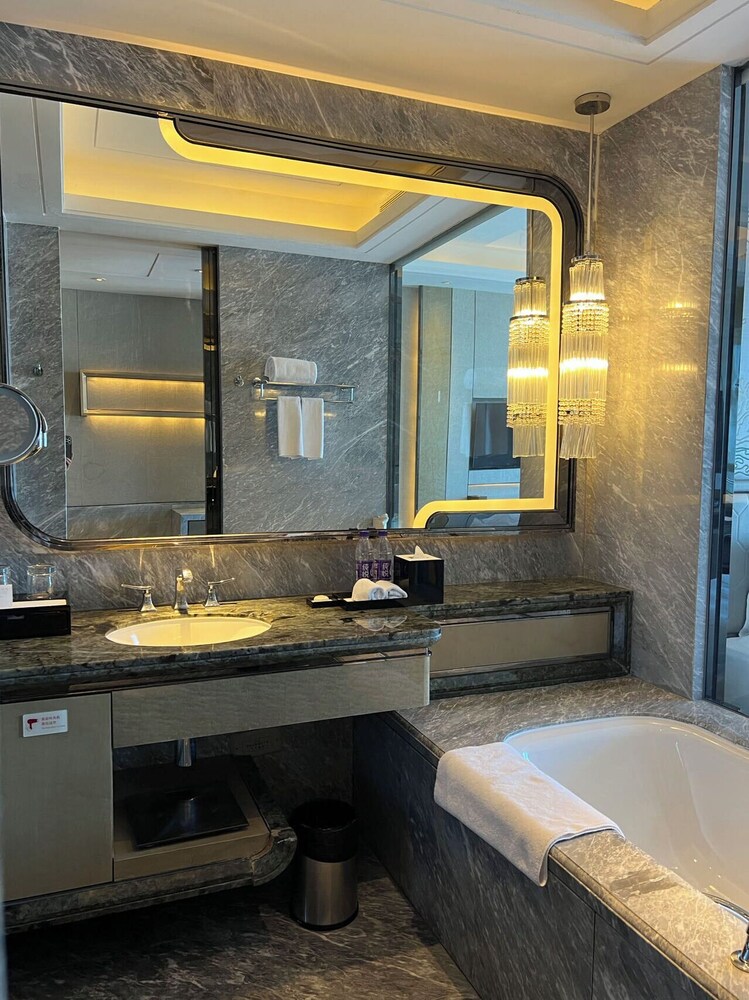 غرفة سوبيريور بسرير كينج بإطلالة على المدينة، Pullman Yantai Center 10/10