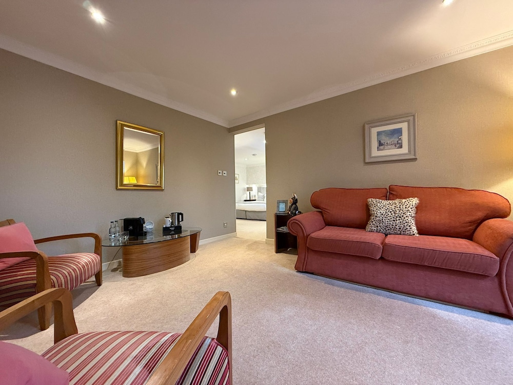 AIRDS HOTEL 25/50