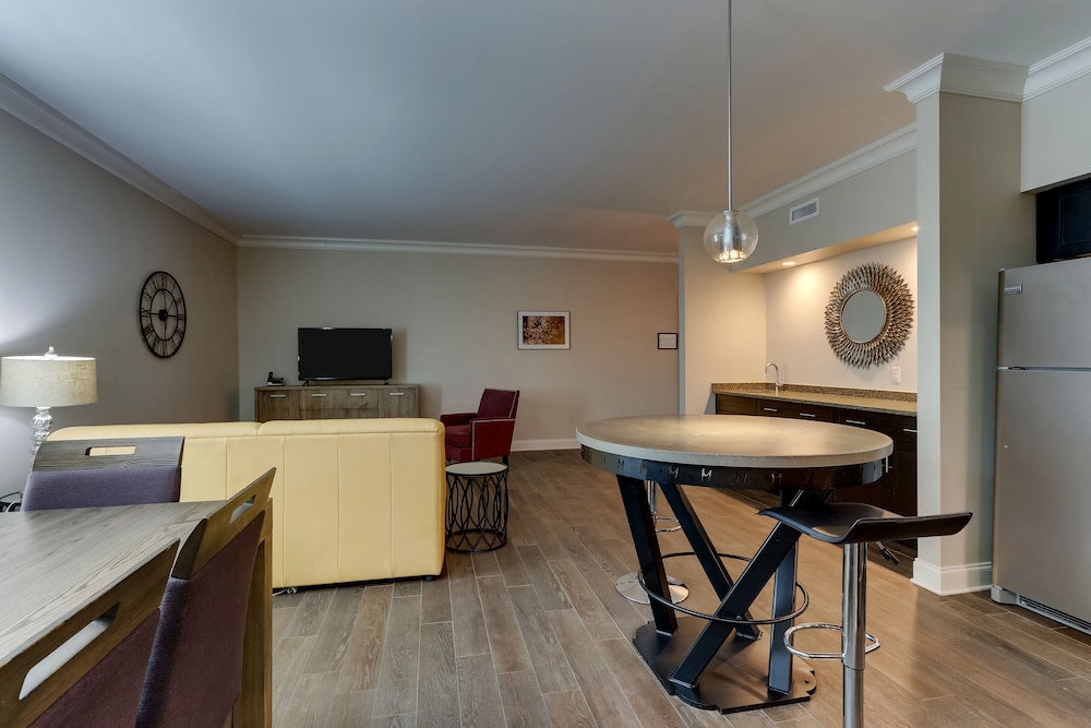 The Mantissa Hotel 31/33
