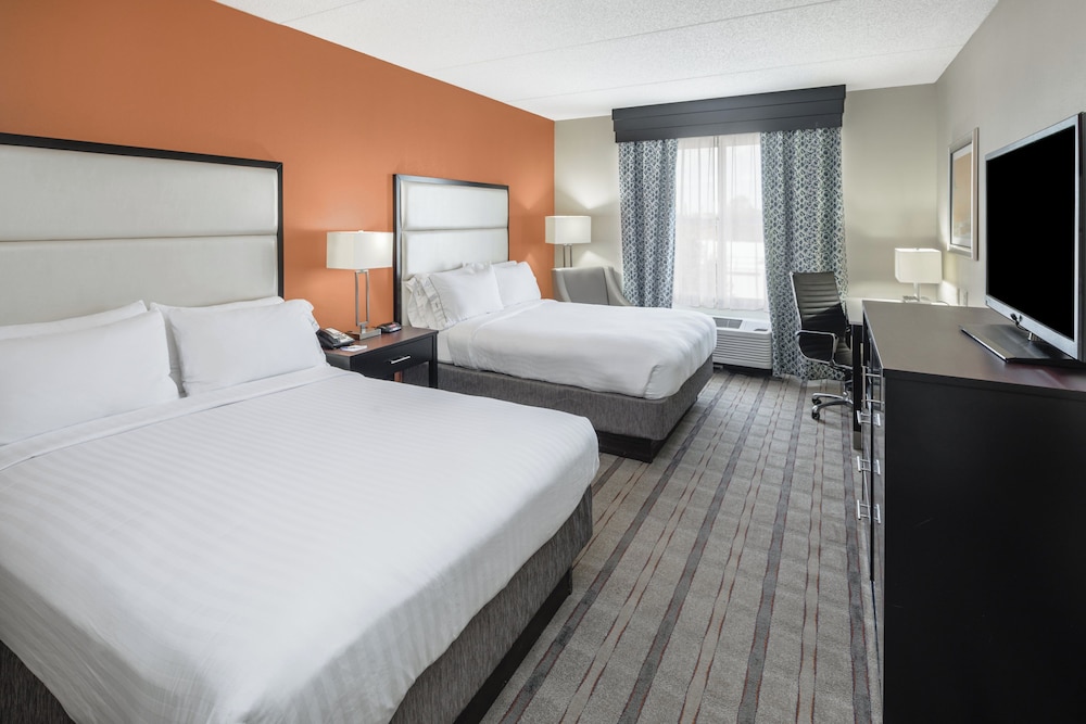 Holiday Inn Express And Suites Duluth Mall Area 26/69