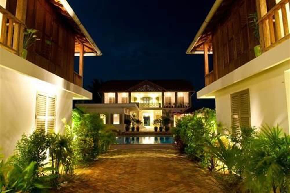 Bambu Hotel 45/53