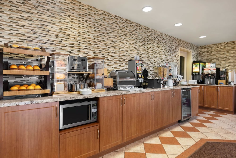 Days Inn & Suites by Wyndham Thompson 22/32