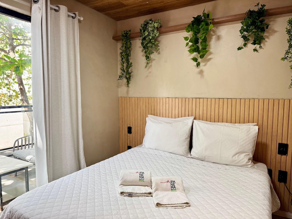 SUPERIOR, SUITE, QUEEN BED