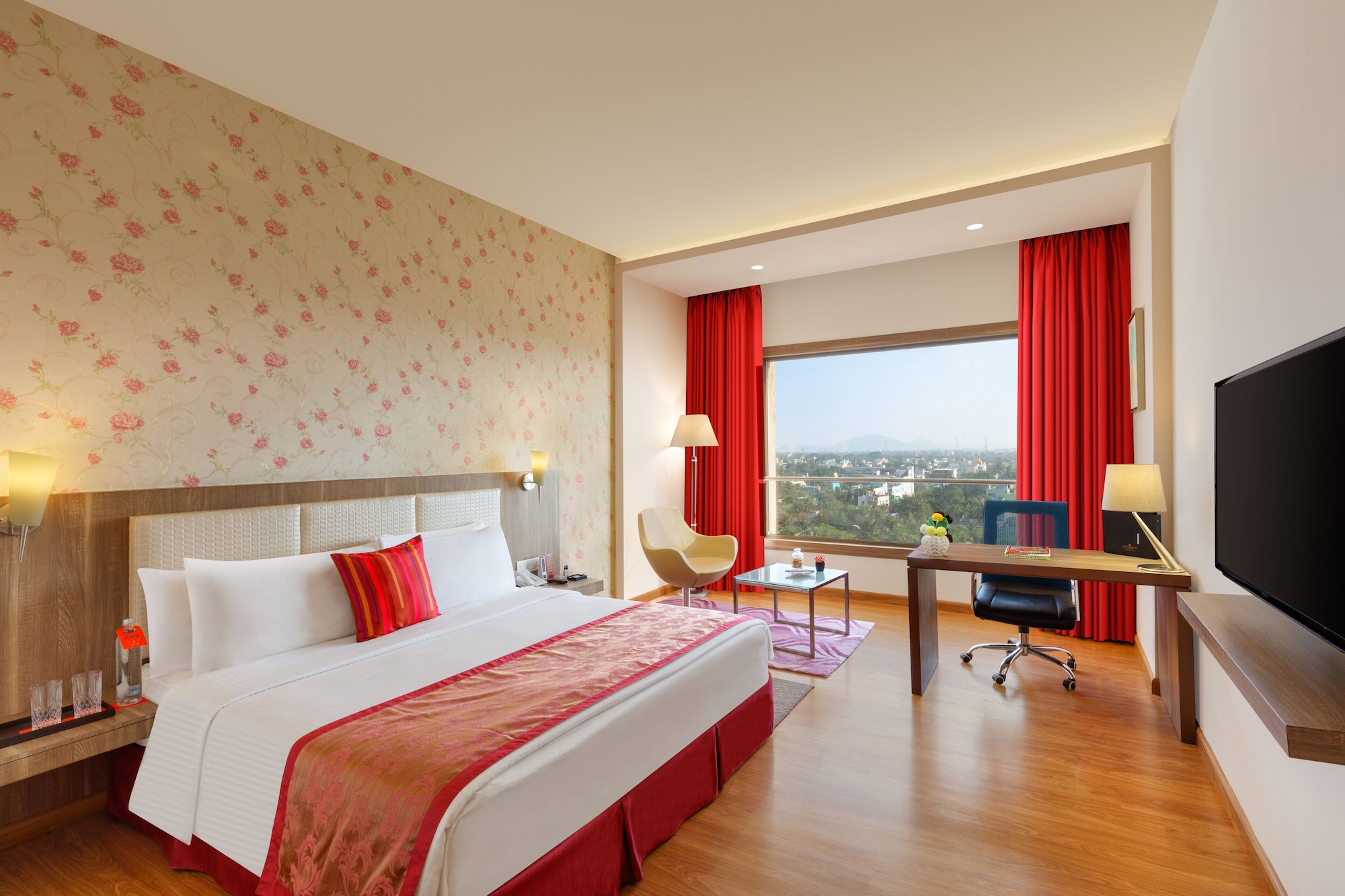 EXECUTIVE, SUITE, KING BED