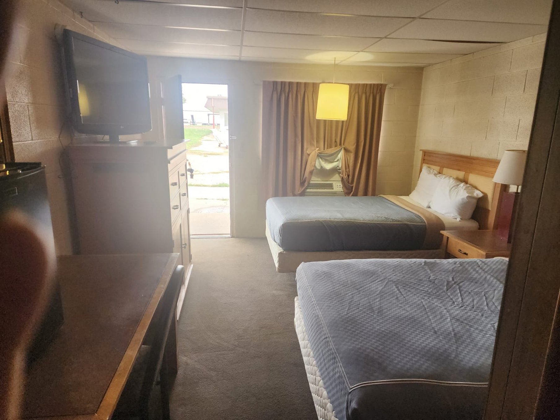 غرفة بسريرين كوين، First Inn By OYO Quinter Hwy 70 3/6
