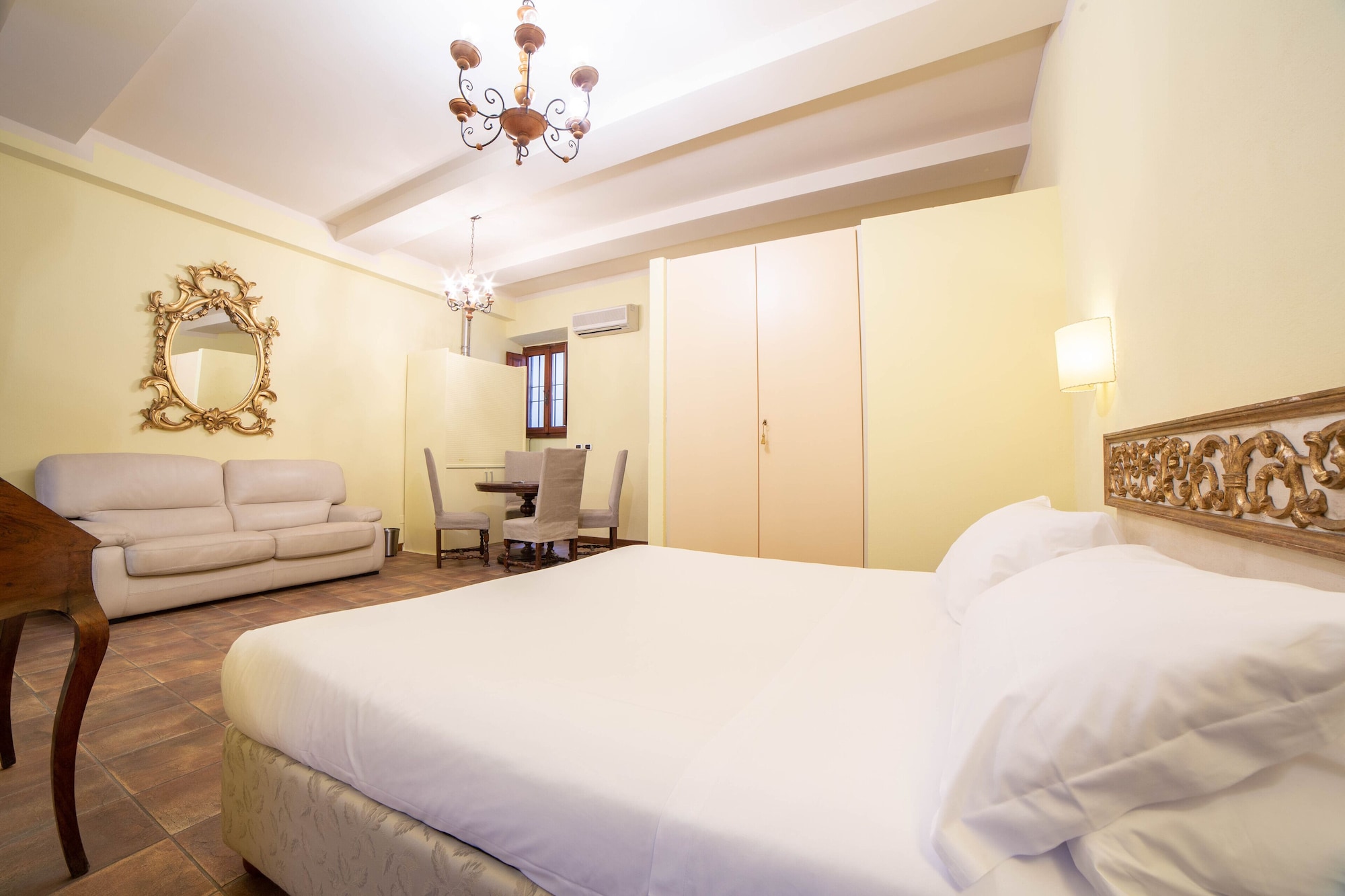 غرفة قياسية بسرير مزدوج مع أريكة، B&B Galileo 2000 2/2