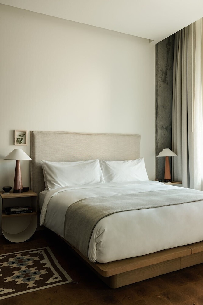 GROVE, KING BED