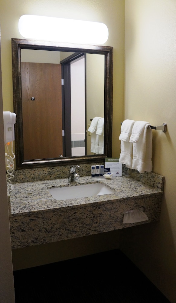 AmericInn by Wyndham Baldwin 9/34