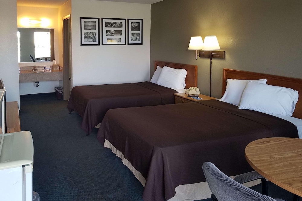 Baymont by Wyndham Sumter Northwest 8/29