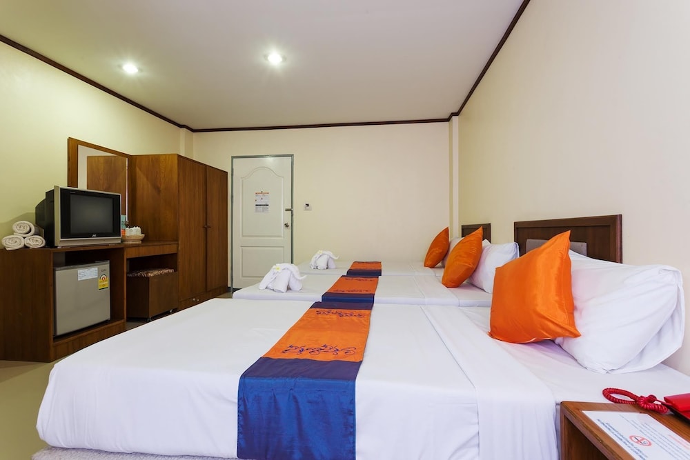 Khunyuw Hotel 16/63
