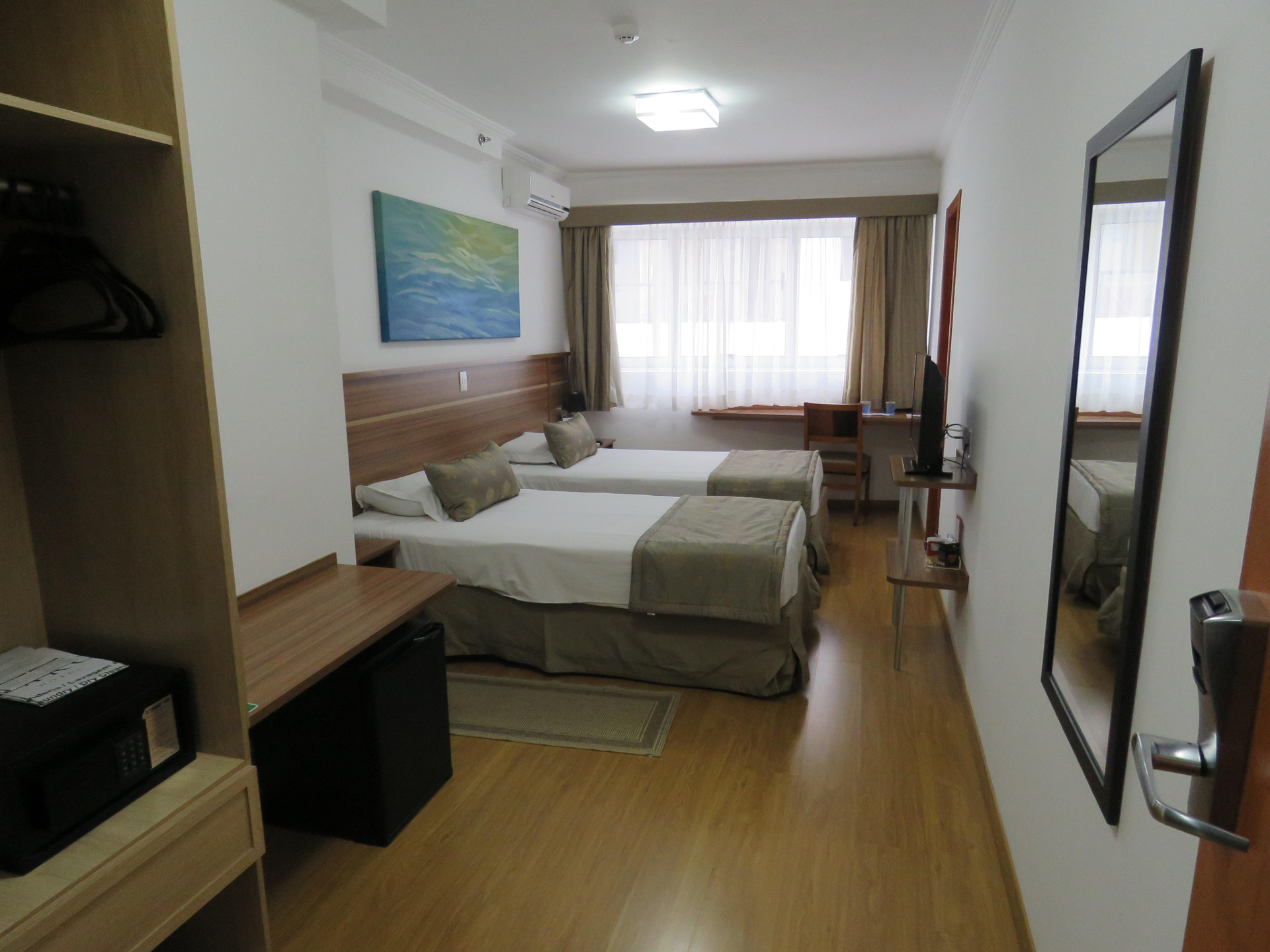 Standard, Twin Beds, Street View