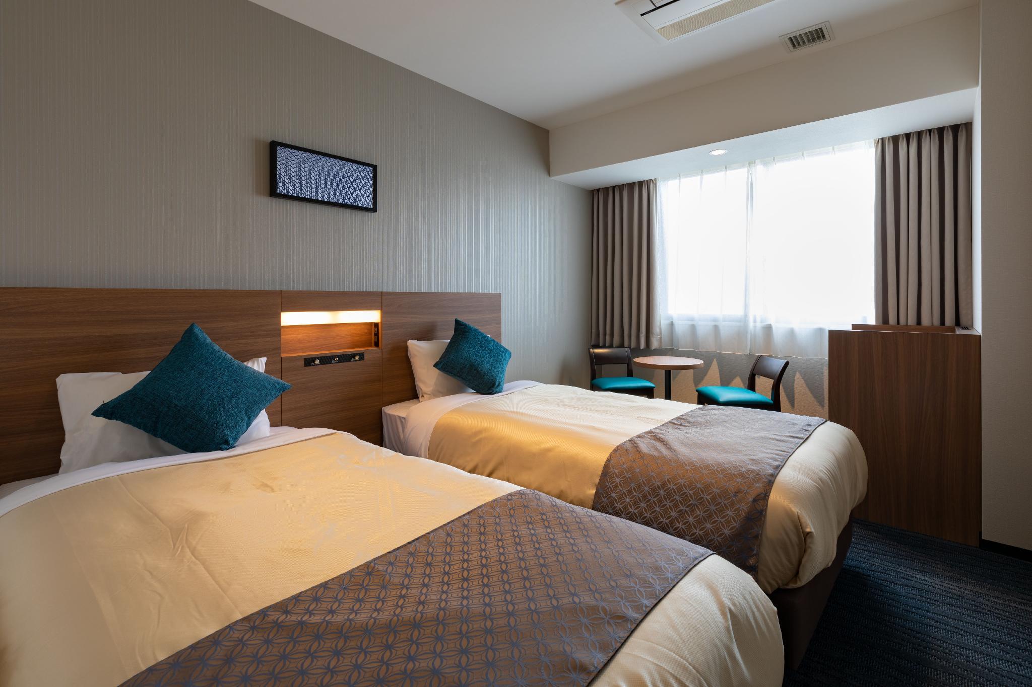 Moderate, Twin Beds