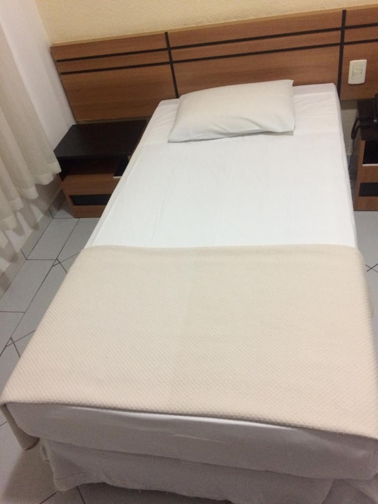 Delcas Hotel 32/68
