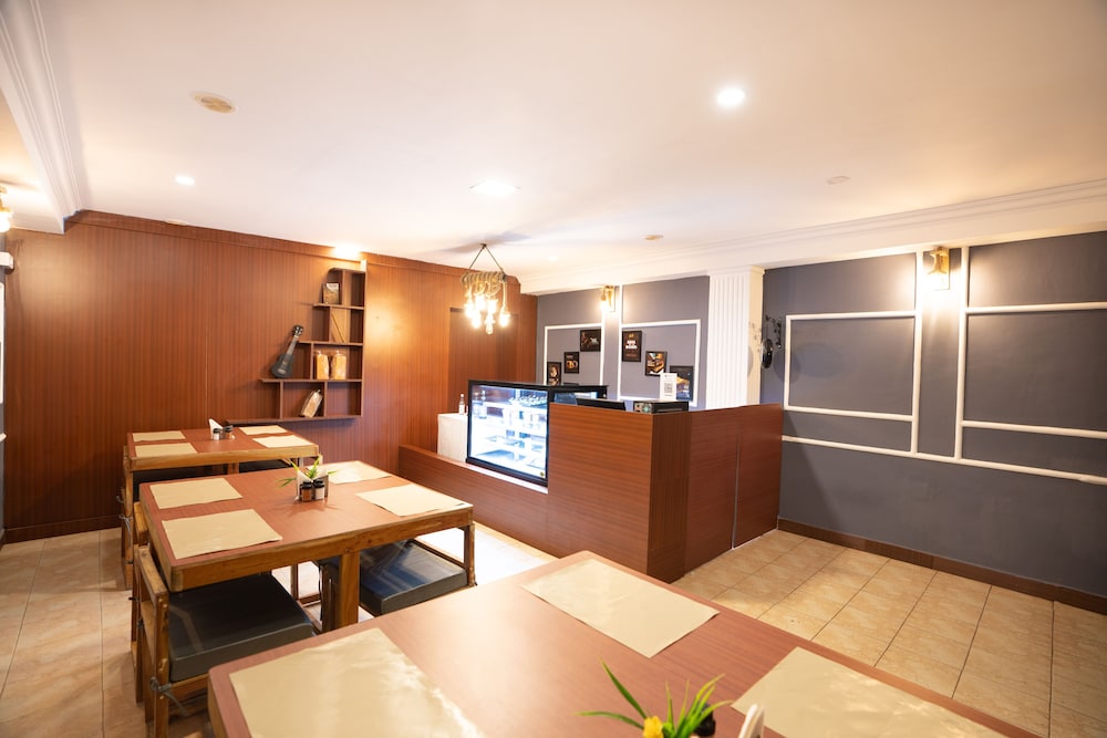Shelter Beach Resort 12/66