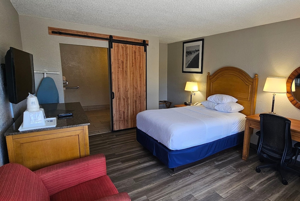 Business, King Bed, Accessible