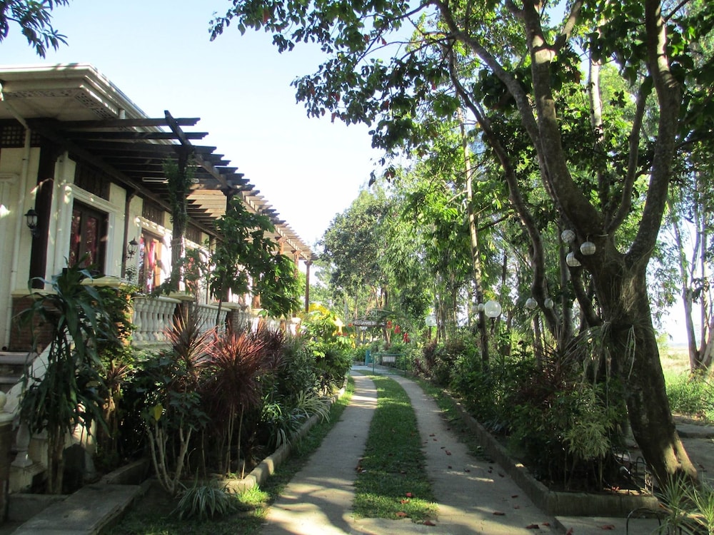 Rio Grande Laoag Resort Hotel 40/47