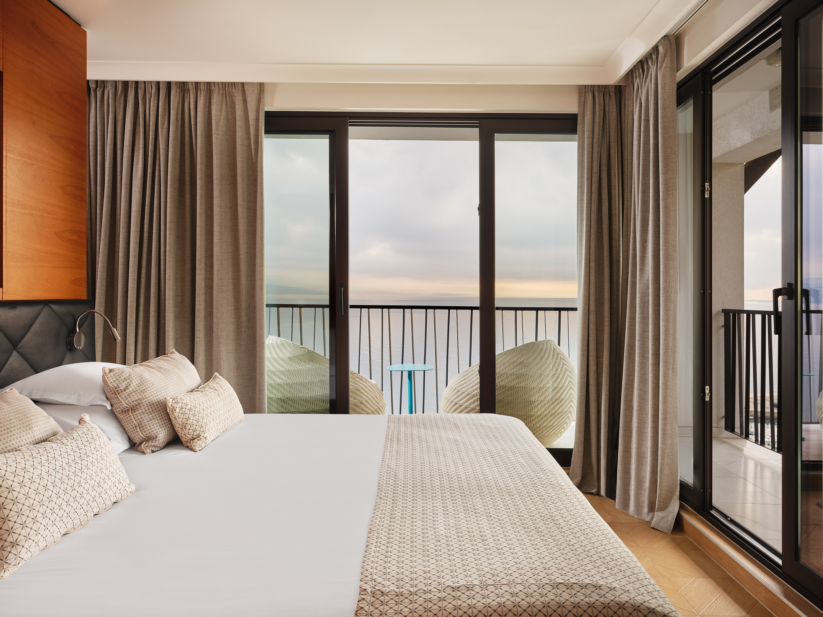 SUITE, SEA VIEW, BALCONY
