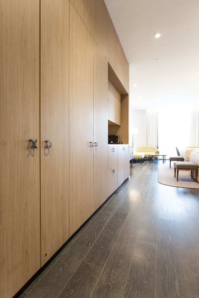 SLS LUX Brickell 11/60