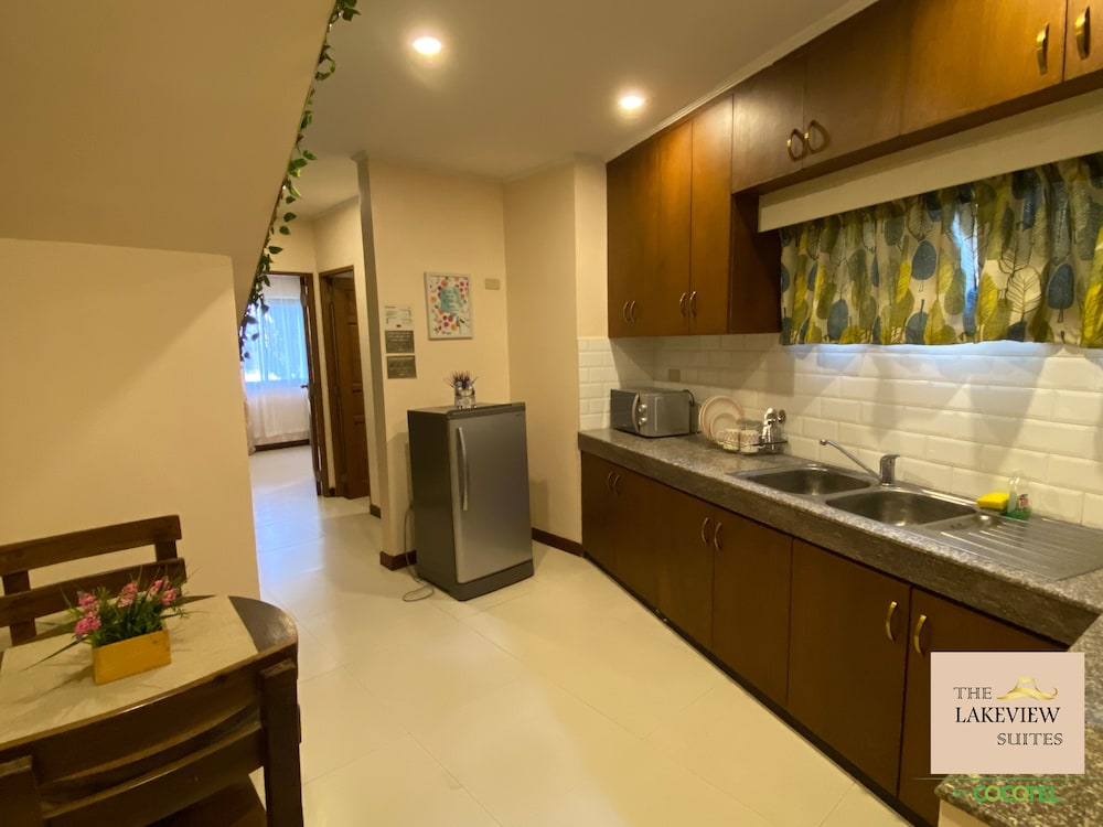 Lakeview Suites 9/68