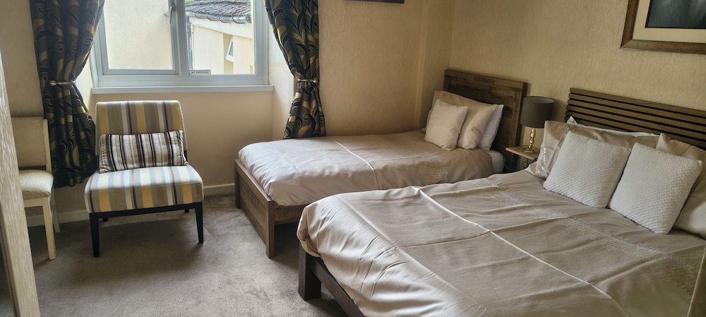 Family, 1 Double and 1 Single Bed, The Sands 6/10