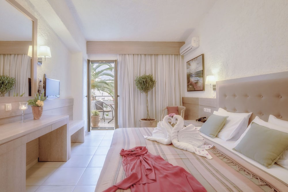 Flamingos Hotel 6/50